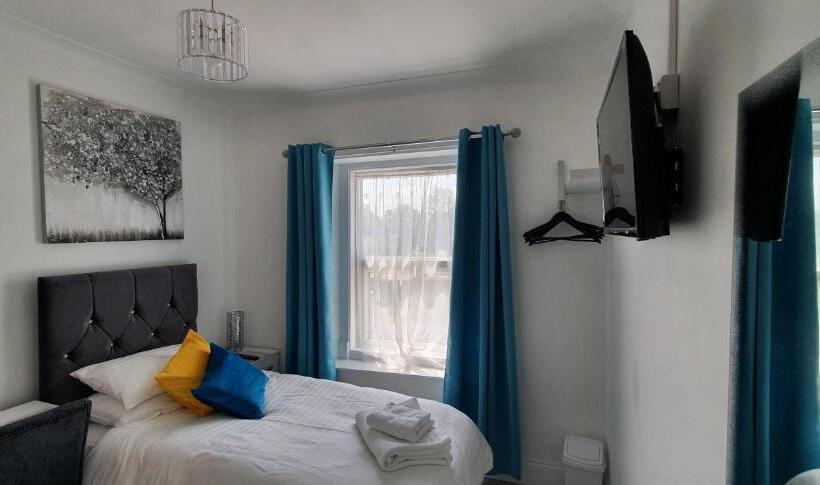 فندق Holly Lodge