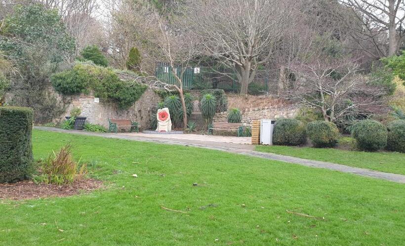 فندق Holly Lodge