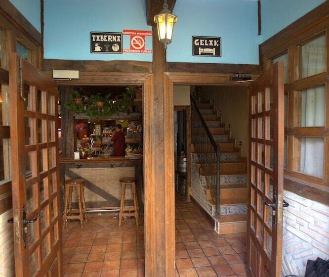 هتل Hostal Rural Elosta