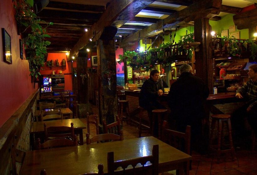 هتل Hostal Rural Elosta