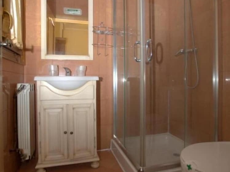 هتل Hostal Rural Elosta