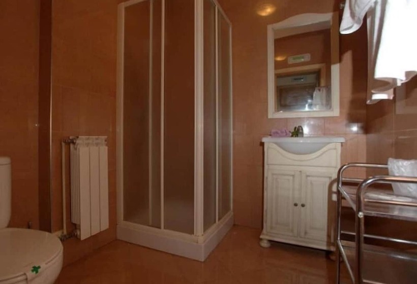 هتل Hostal Rural Elosta