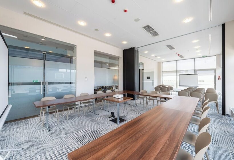 فندق Ibis Styles Warszawa Airport