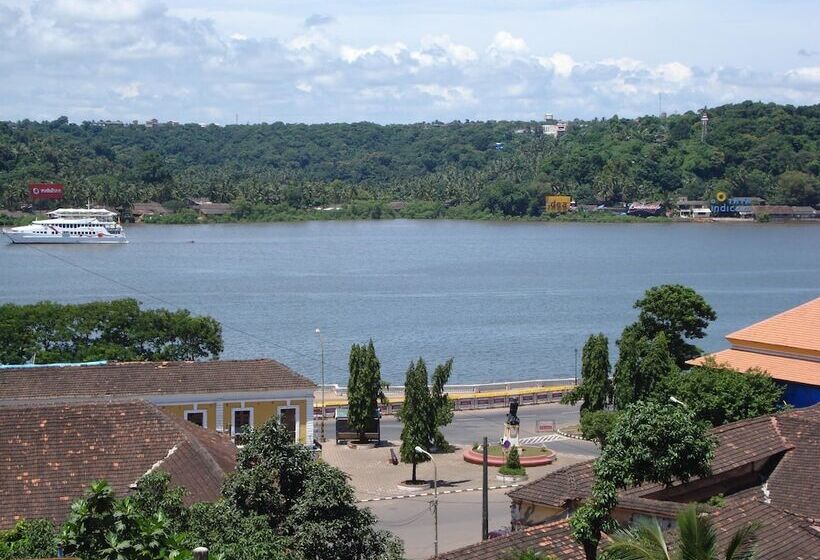 בית מלון כפרי Manvin S