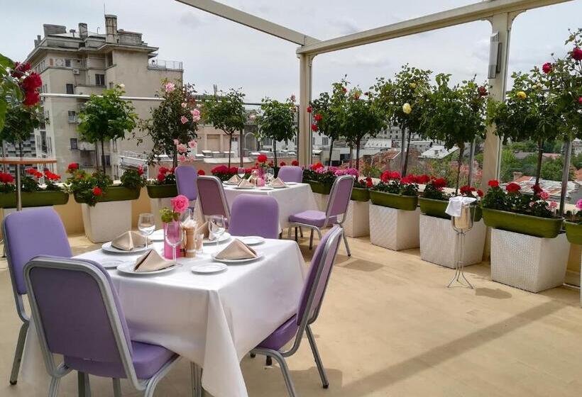 هتل Marshal Garden