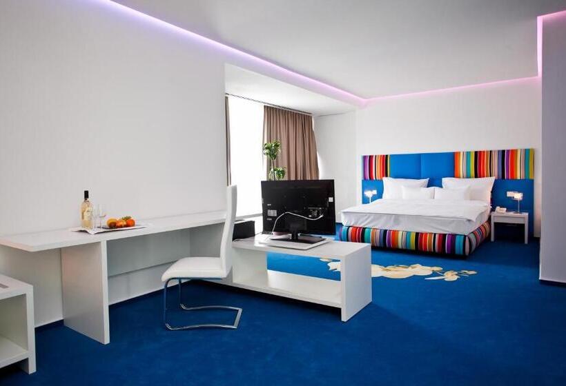 هتل Marshal Garden