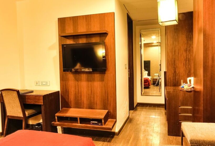 Отель The Nanee Suites