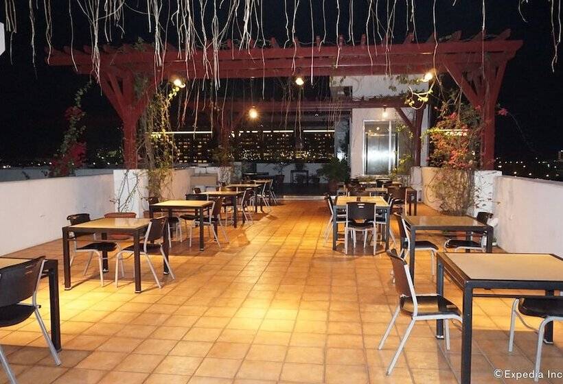 هتل Nichols Airport