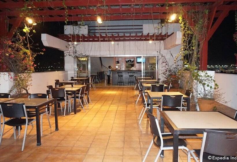 هتل Nichols Airport