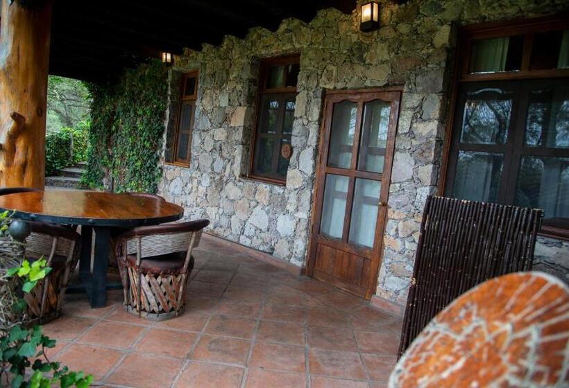 ホテル Nirvana Restaurant & Retreat