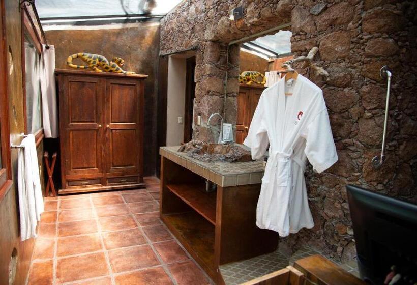 هتل Nirvana Restaurant & Retreat
