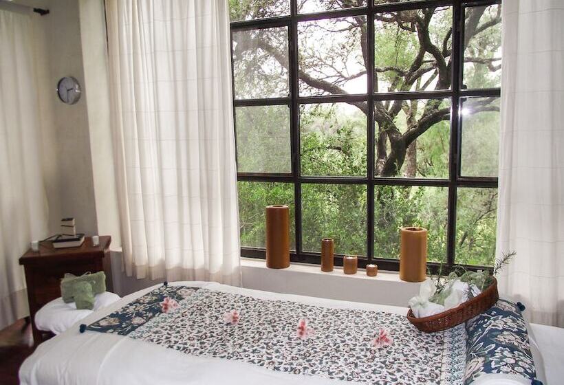 ホテル Nirvana Restaurant & Retreat