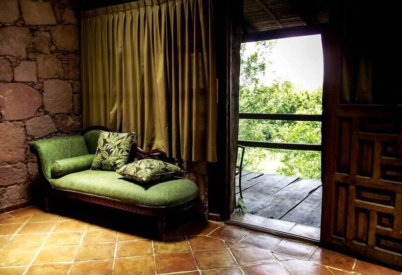 ホテル Nirvana Restaurant & Retreat