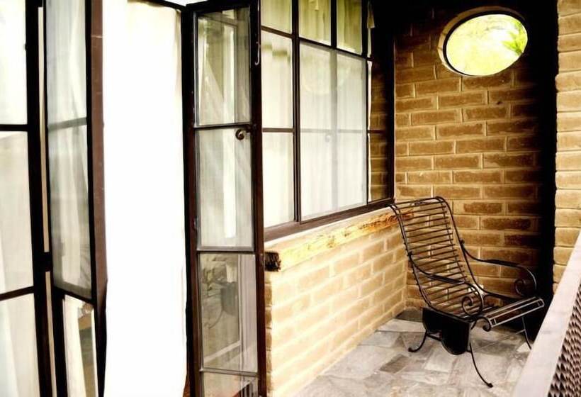 ホテル Nirvana Restaurant & Retreat