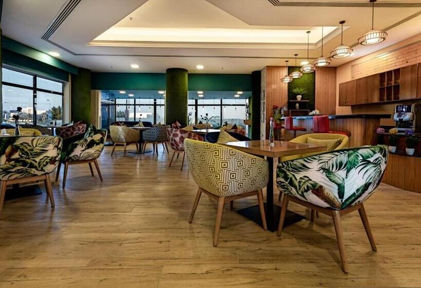 هتل Phoenicia Tower