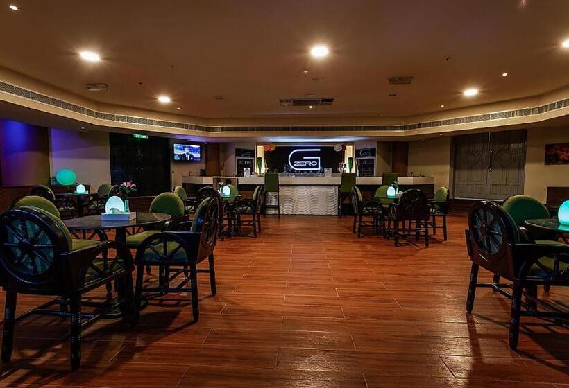 هتل Phoenicia Tower