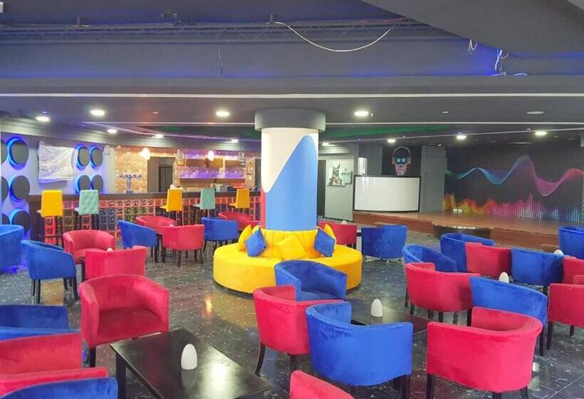 هتل Phoenicia Tower