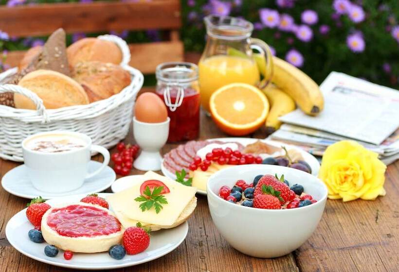 هتل Phoenicia Tower