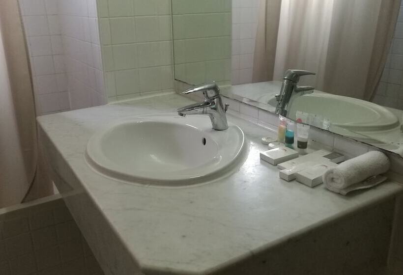 هتل Phoenicia Tower