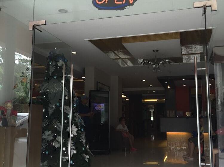 Отель Robbinsdale Residences