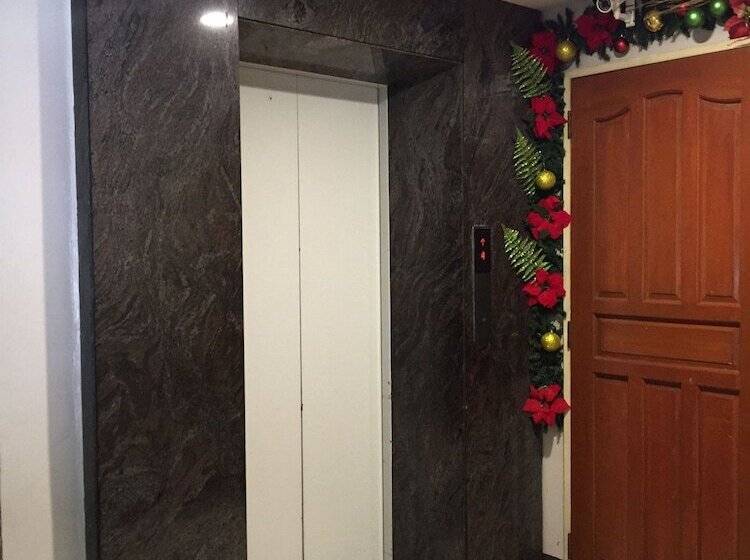 Отель Robbinsdale Residences