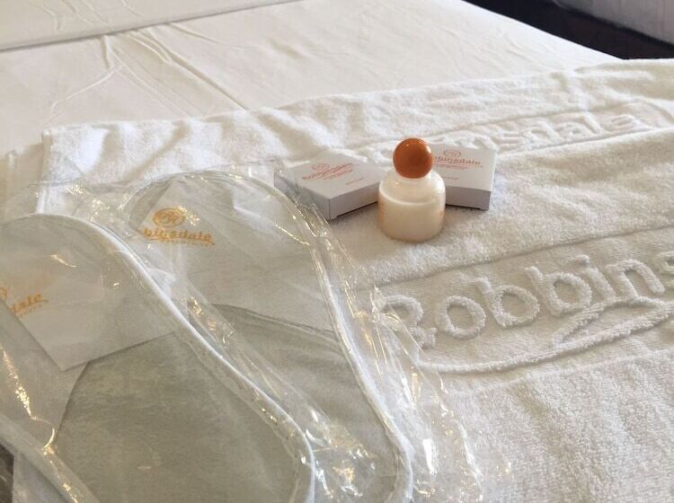 Отель Robbinsdale Residences