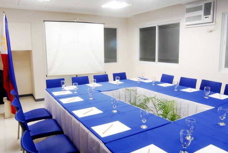 Отель Robbinsdale Residences