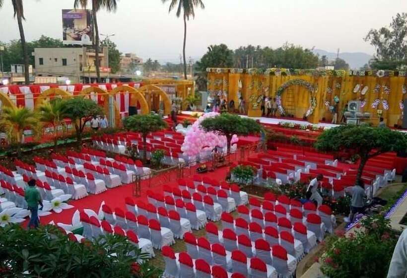 ホテル Royal Orchid Central Kireeti Hampi Hospet