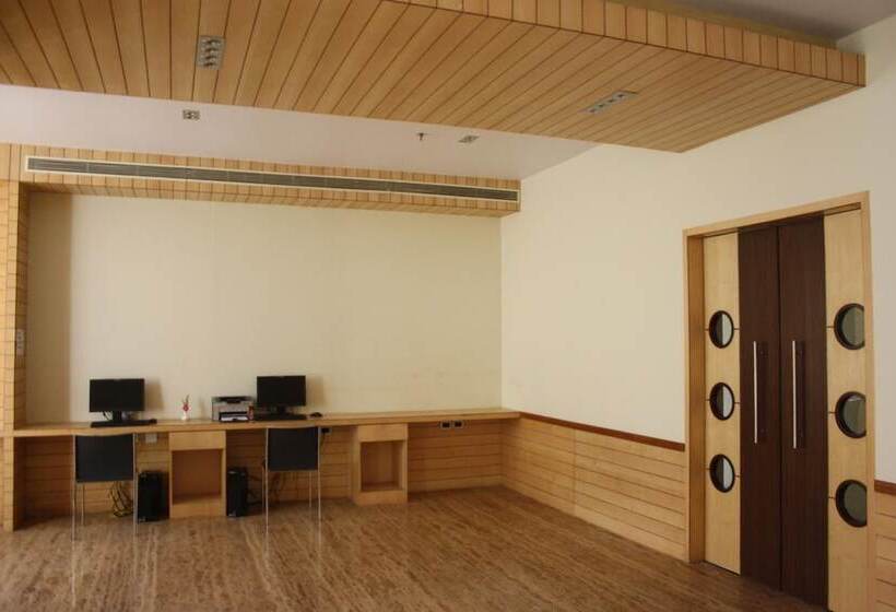 ホテル Royal Orchid Central Kireeti Hampi Hospet