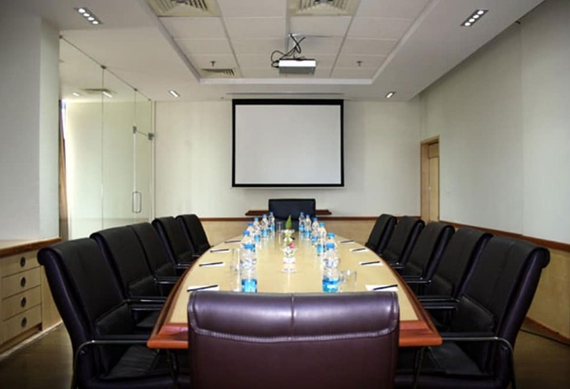 ホテル Royal Orchid Central Kireeti Hampi Hospet