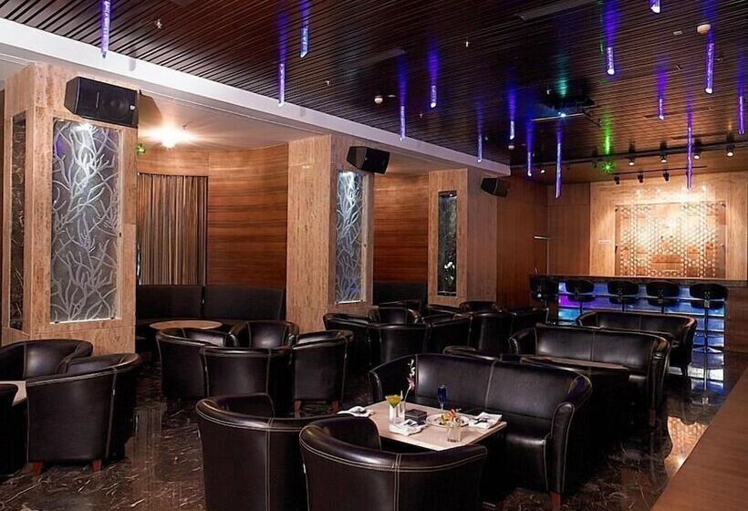 ホテル Royal Orchid Central Kireeti Hampi Hospet