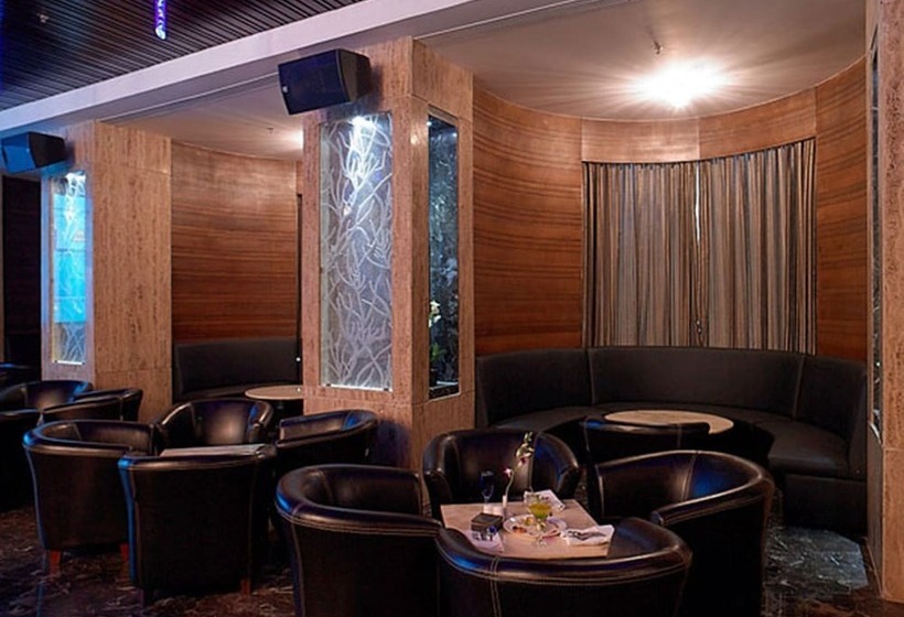 ホテル Royal Orchid Central Kireeti Hampi Hospet