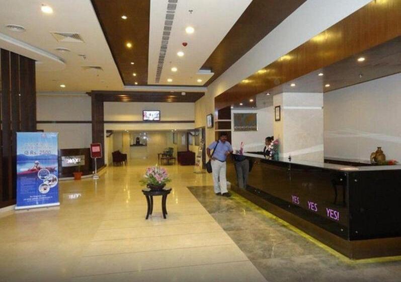 ホテル Royal Orchid Central Kireeti Hampi Hospet