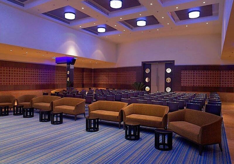 ホテル Royal Orchid Central Kireeti Hampi Hospet