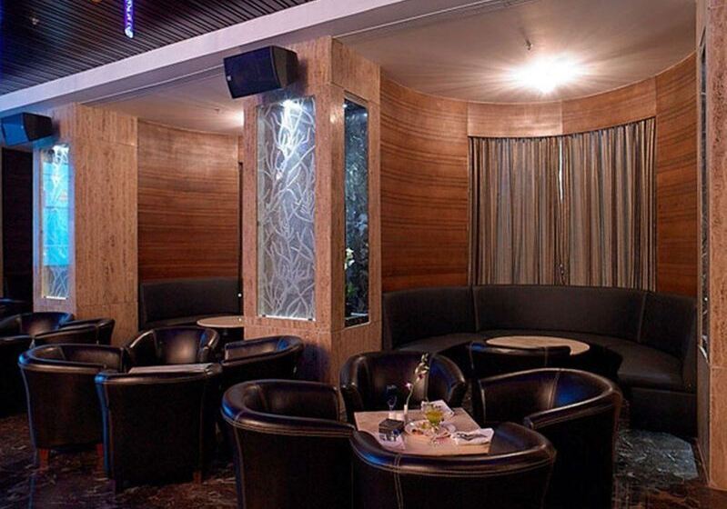 ホテル Royal Orchid Central Kireeti Hampi Hospet