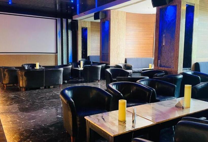 ホテル Royal Orchid Central Kireeti Hampi Hospet