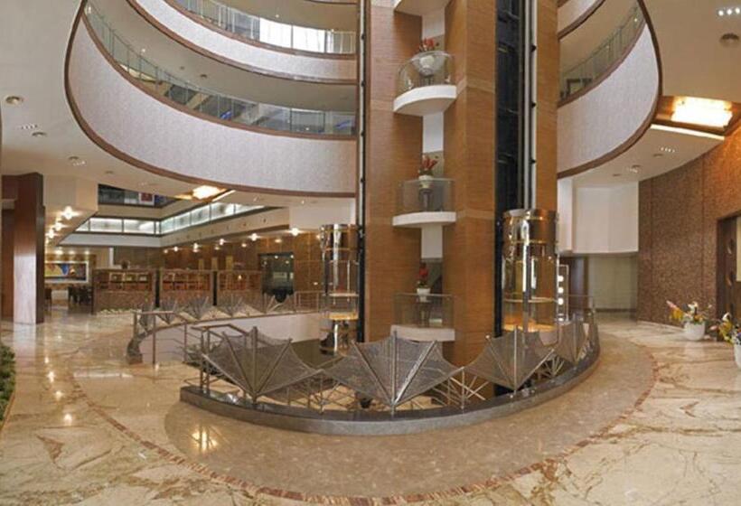 ホテル Royal Orchid Central Kireeti Hampi Hospet