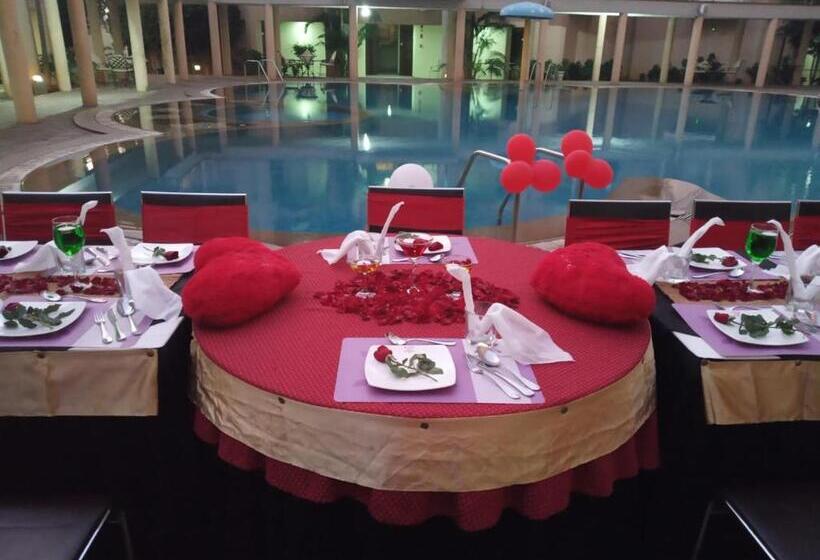 ホテル Royal Orchid Central Kireeti Hampi Hospet