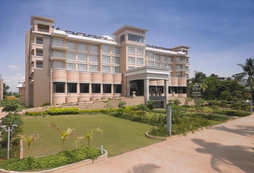 ホテル Royal Orchid Central Kireeti Hampi Hospet