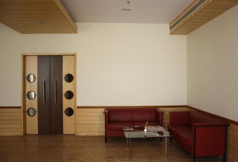 ホテル Royal Orchid Central Kireeti Hampi Hospet