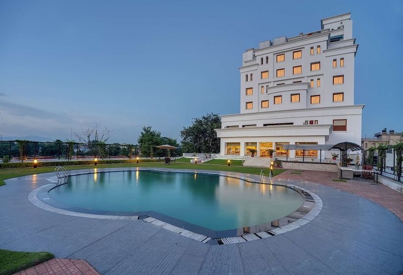 هتل Royal Sarovar Portico Siliguri