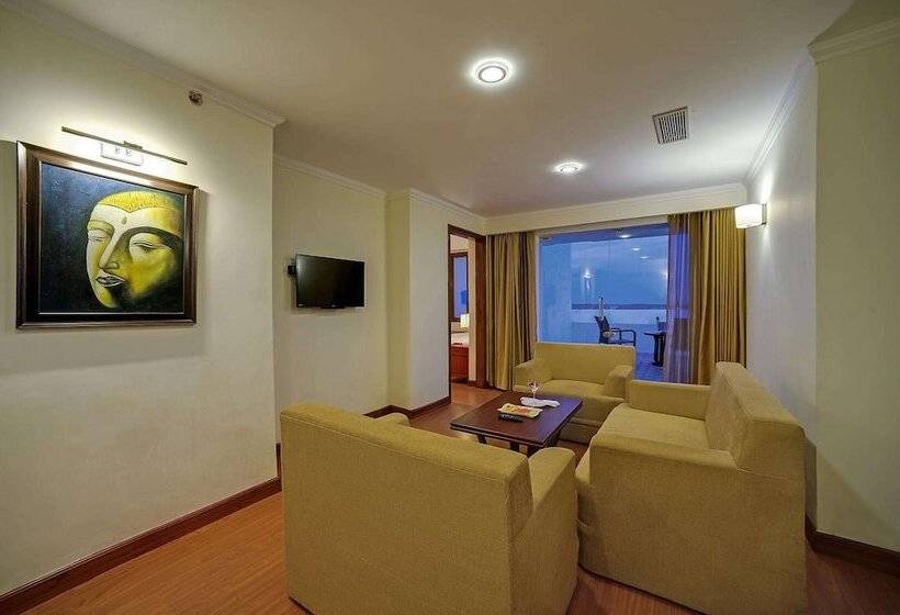 هتل Royal Sarovar Portico Siliguri