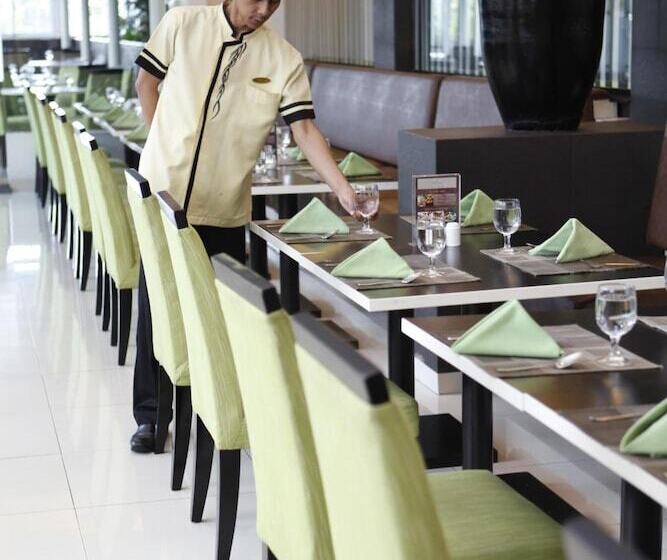 Отель Santika Bogor