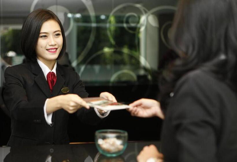 Отель Santika Bogor