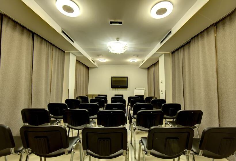 هتل Srbija Garden Free Parking