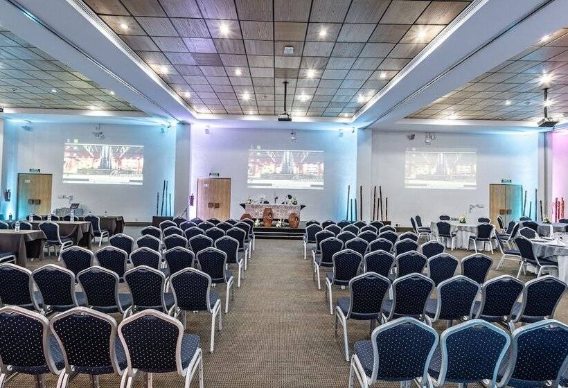 Отель Suites Inn La Muralla Metepec