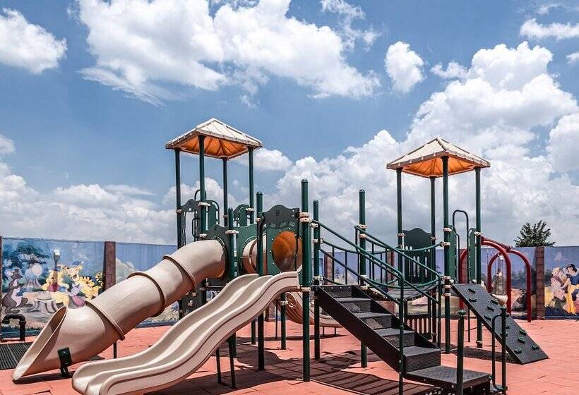 Отель Suites Inn La Muralla Metepec