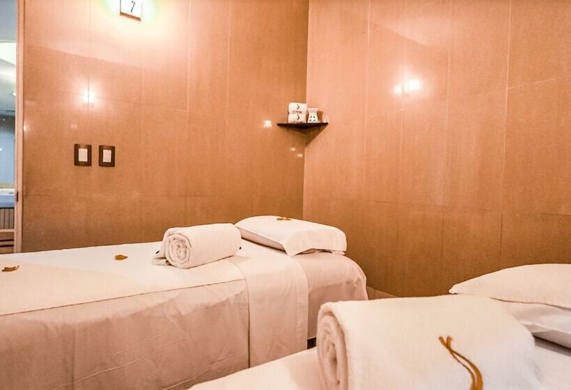 Отель Suites Inn La Muralla Metepec