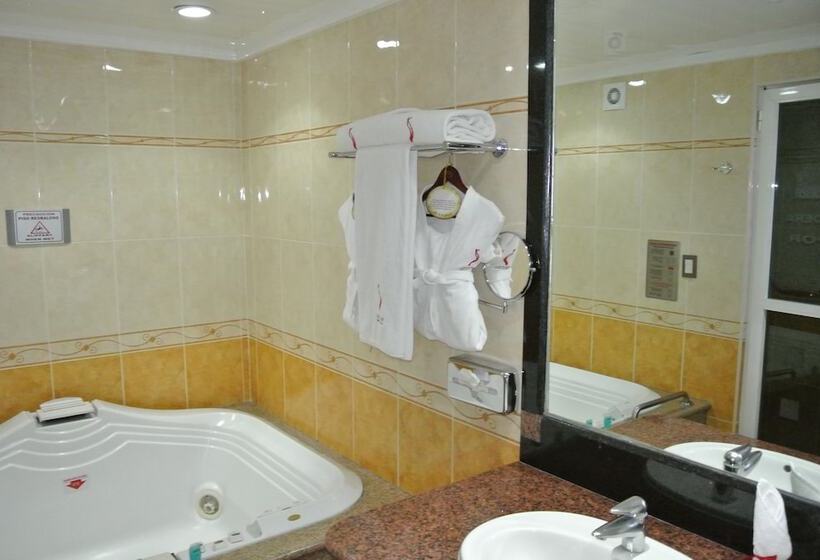 Отель Suites Inn La Muralla Metepec