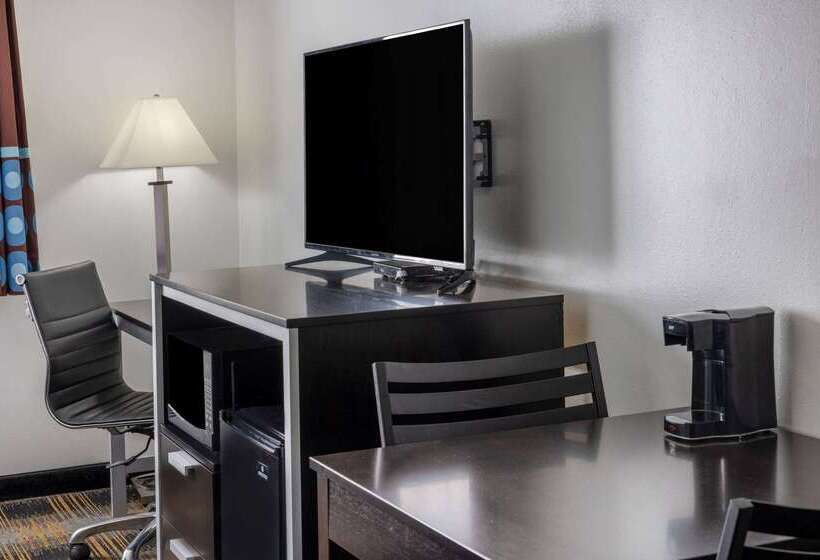 فندق Super 8 By Wyndham Villa Rica